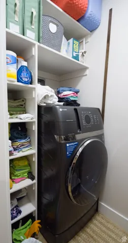 Laundry area featuring washer / clothes dryer and baseboards