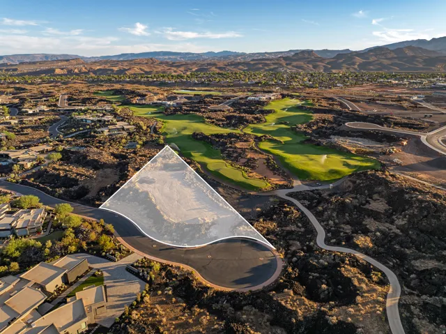 Cul-de-sac lot featuring desert landscaping and mountain scenery