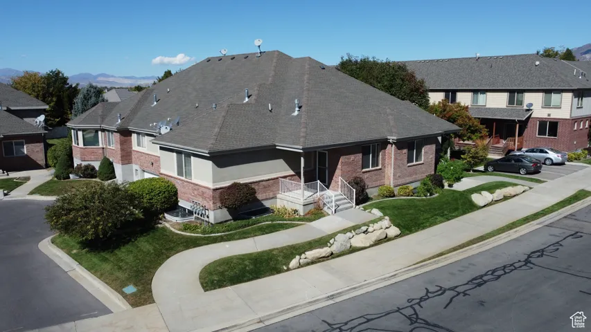 View of front of home & yard