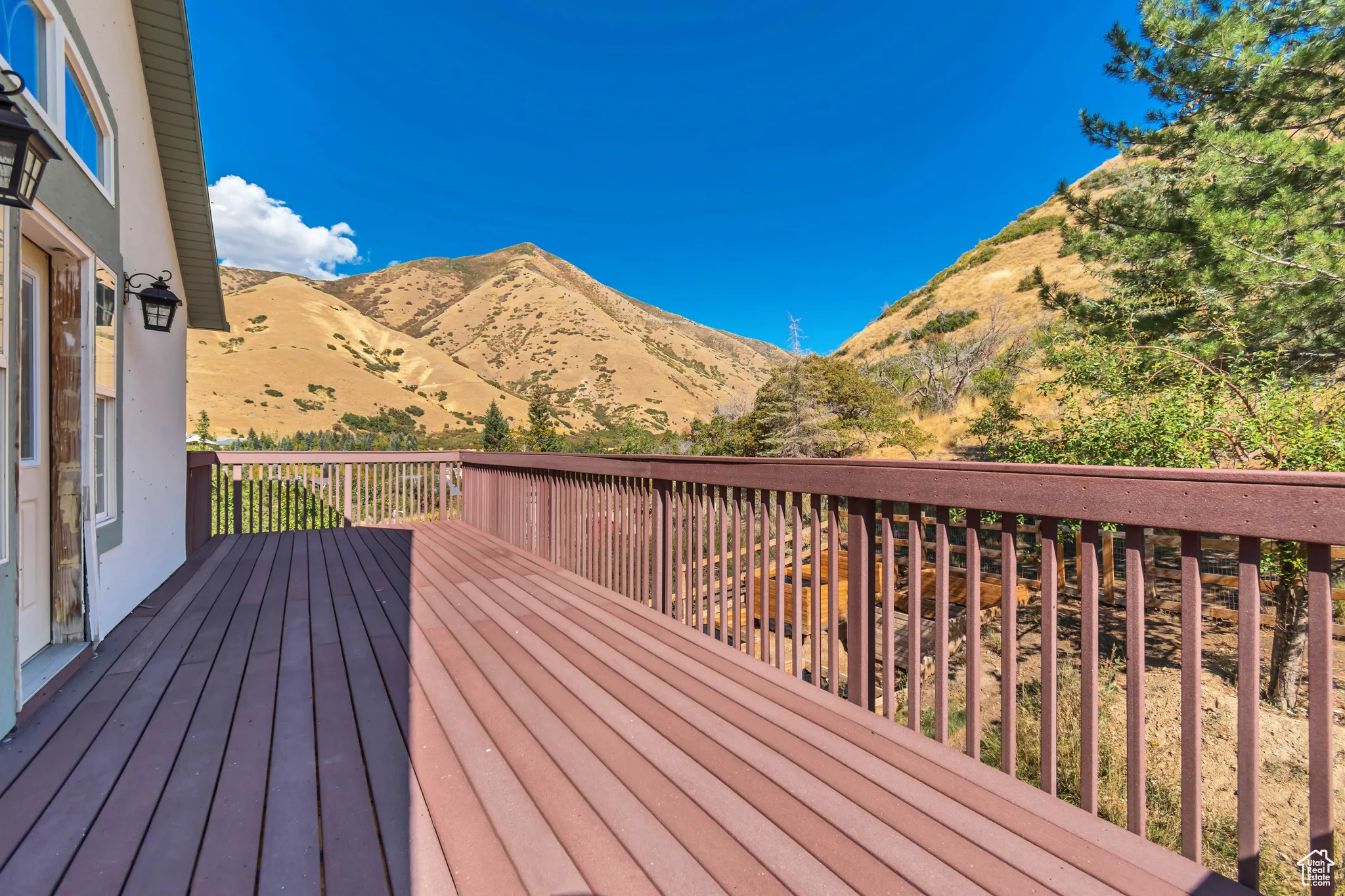 Mountain view primary bedroom deck