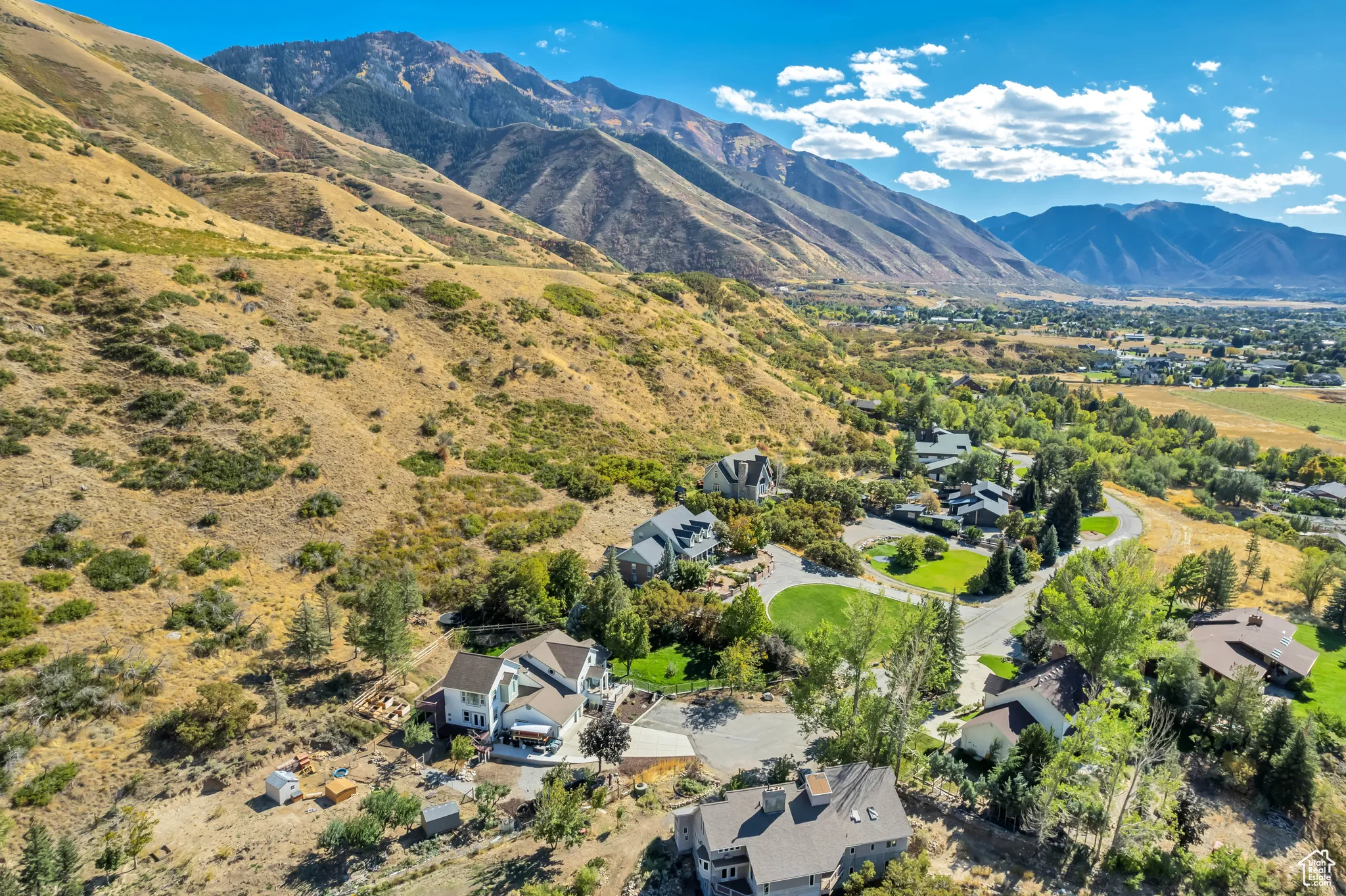 View of property location featuring a mountainous background