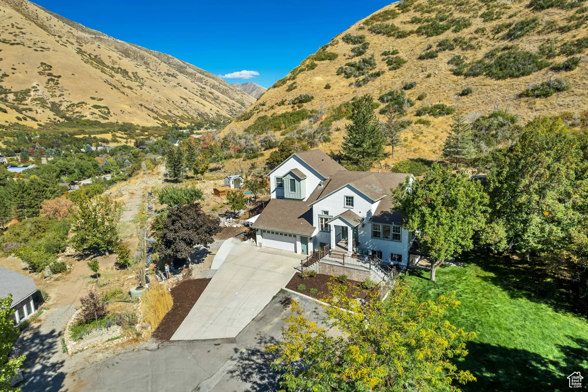 View from above of property featuring a mountainous background