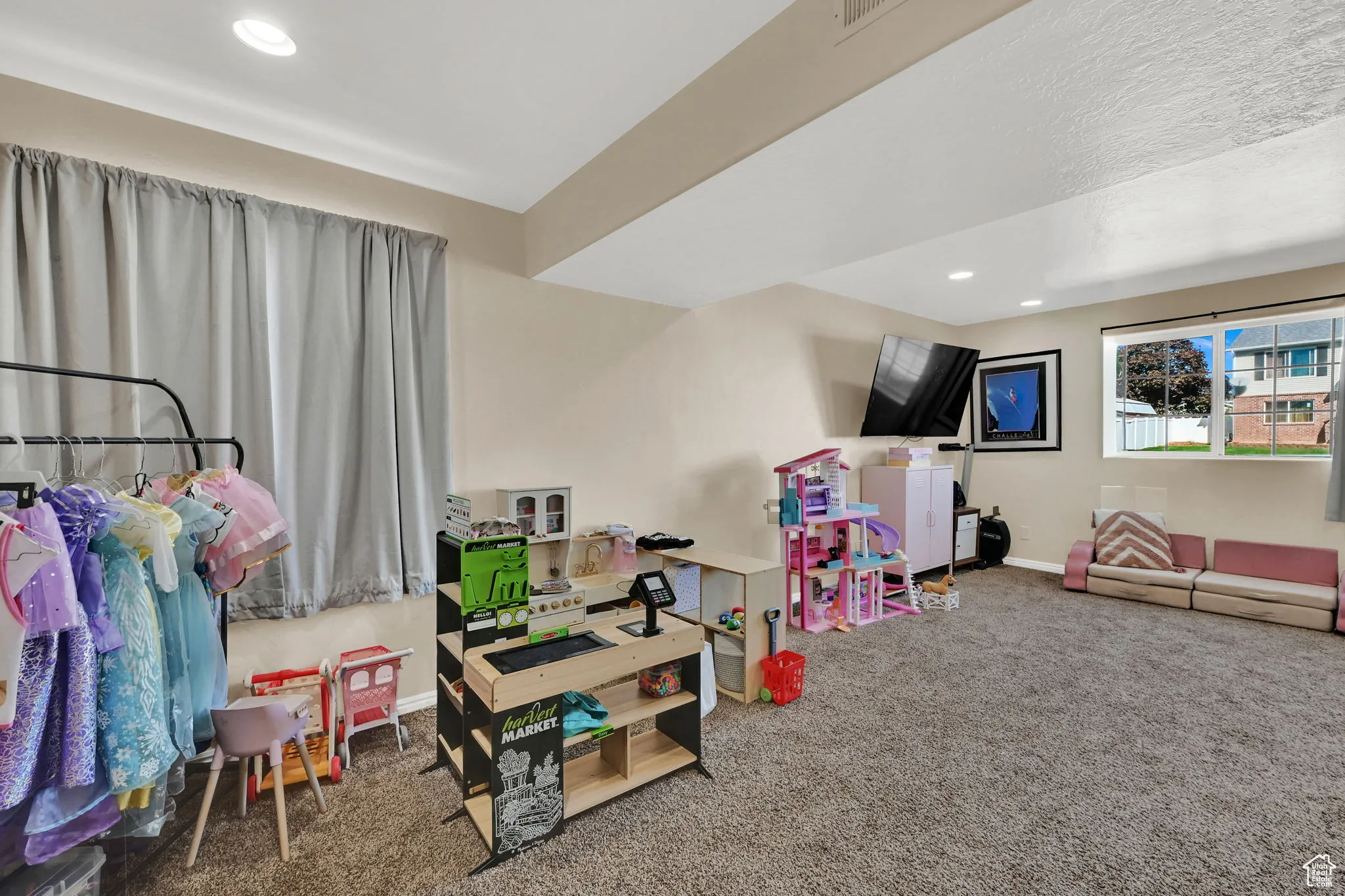 Rec room featuring recessed lighting and carpet