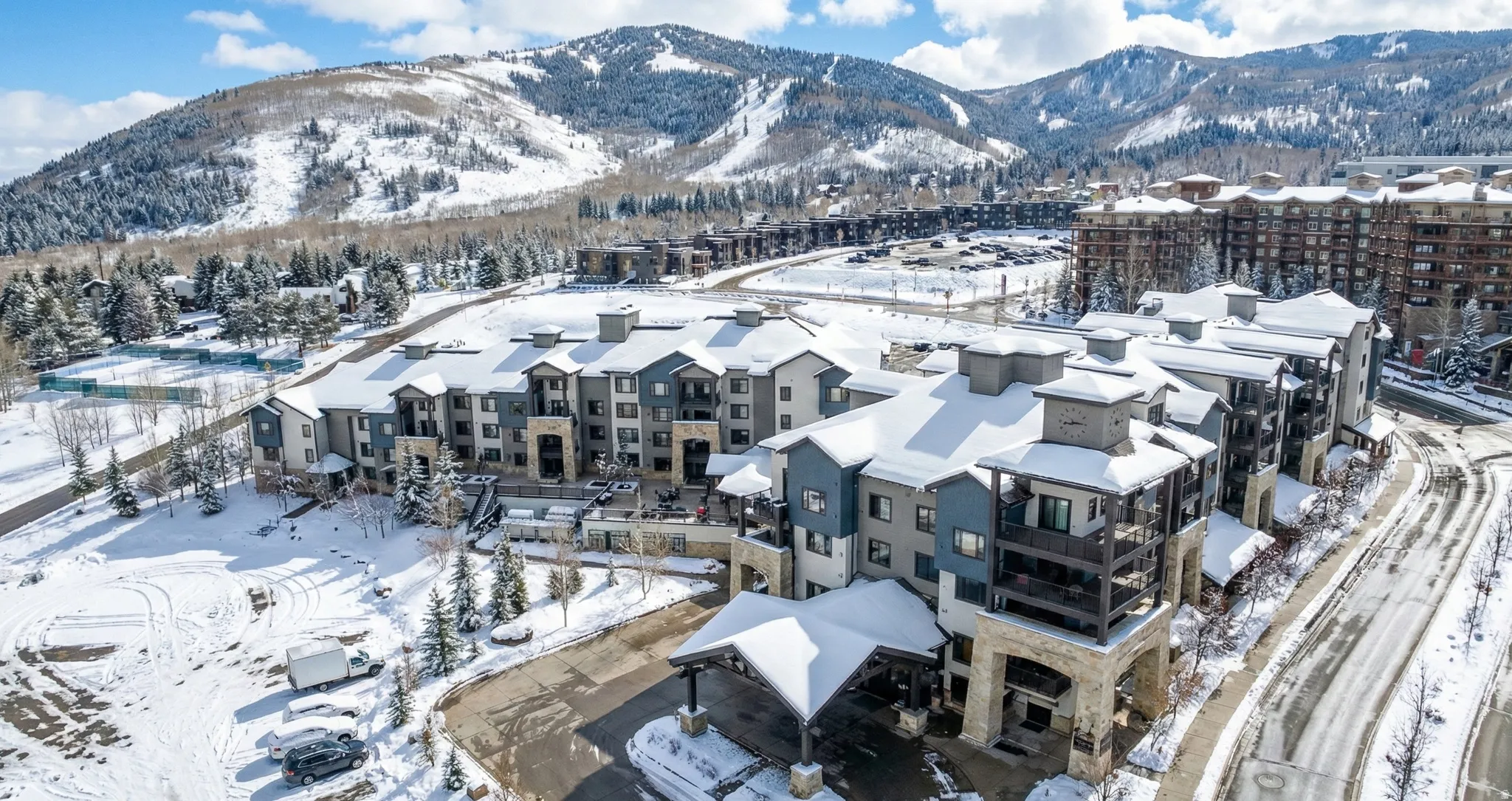 Snowy aerial view with a mountain view