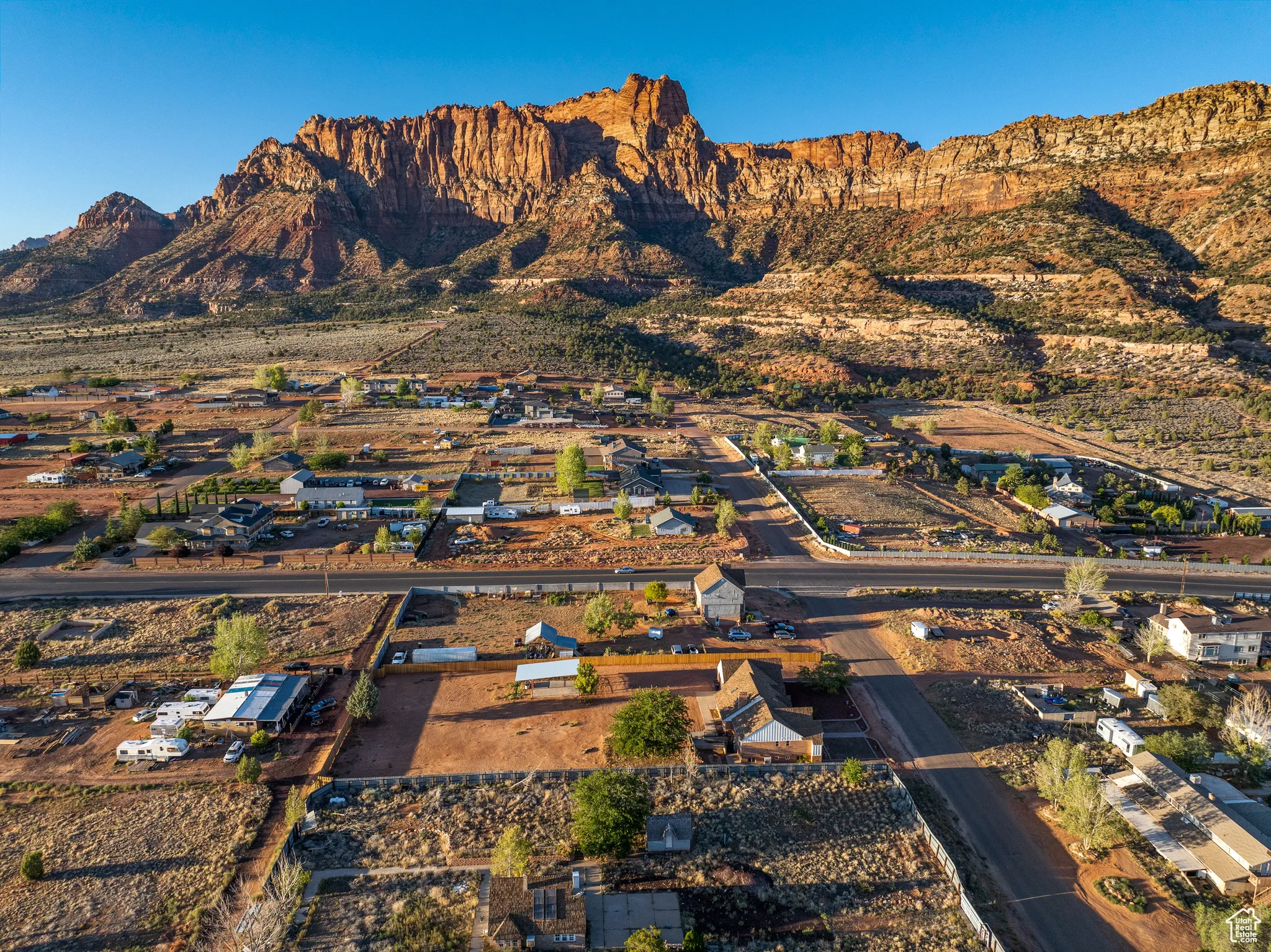 Aerial view of property's location featuring a mountain backdrop