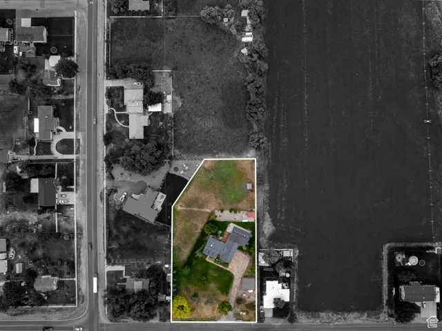 Aerial view of property and surrounding area with property boundaries highlighted