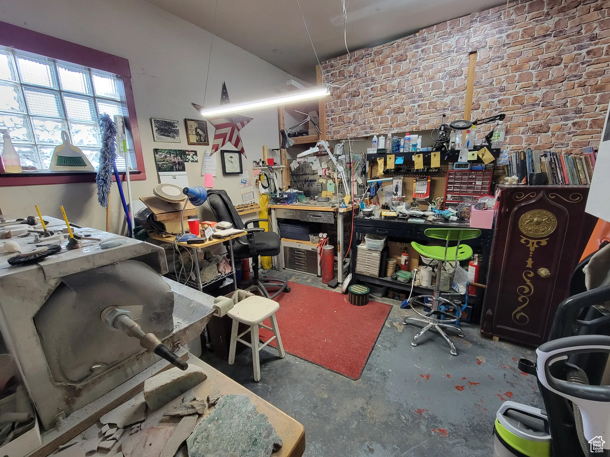 Polishing and smithing area