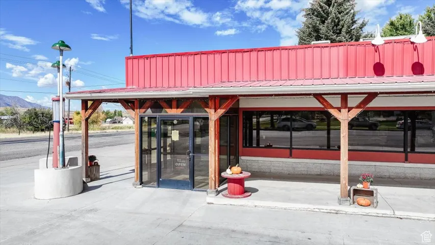 8990 S 0200 W, Paradise, Utah 84328