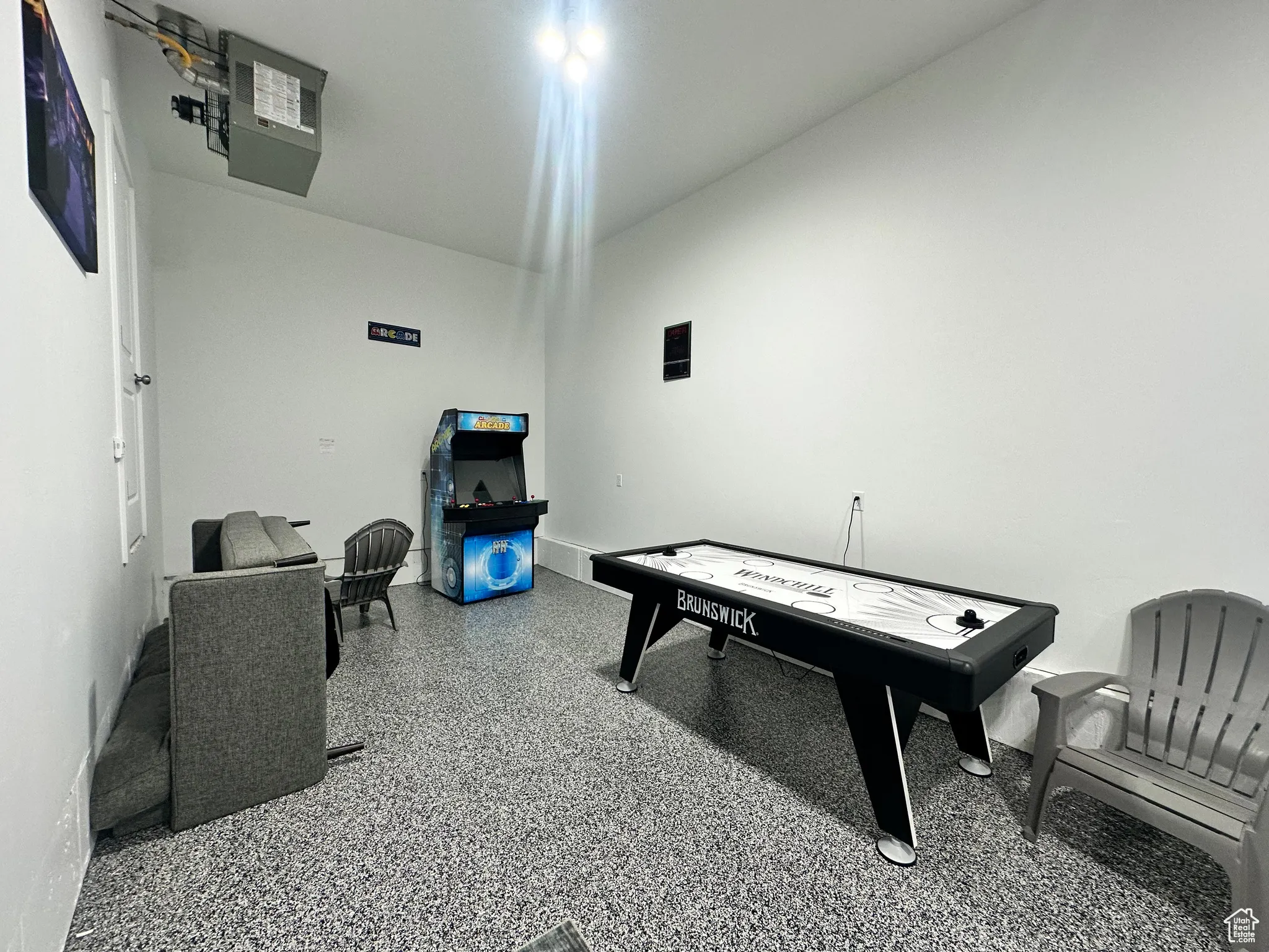 Game room with speckled floor