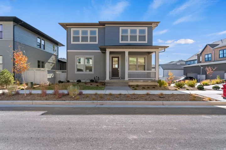 View of front of home featuring a porch