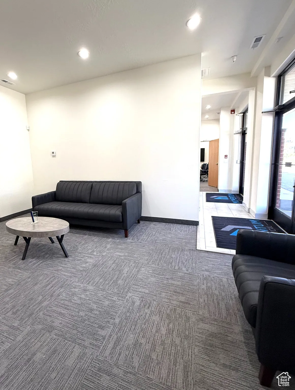 Community lobby with recessed lighting