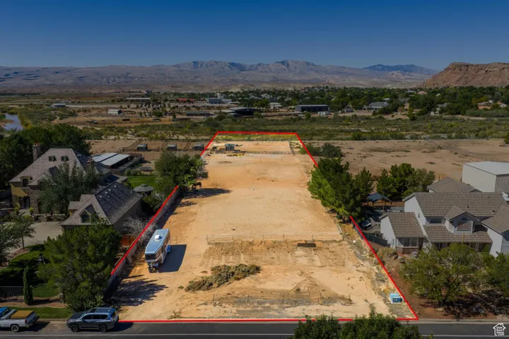 Aerial view of property's location featuring property boundaries highlighted and a mountain backdrop