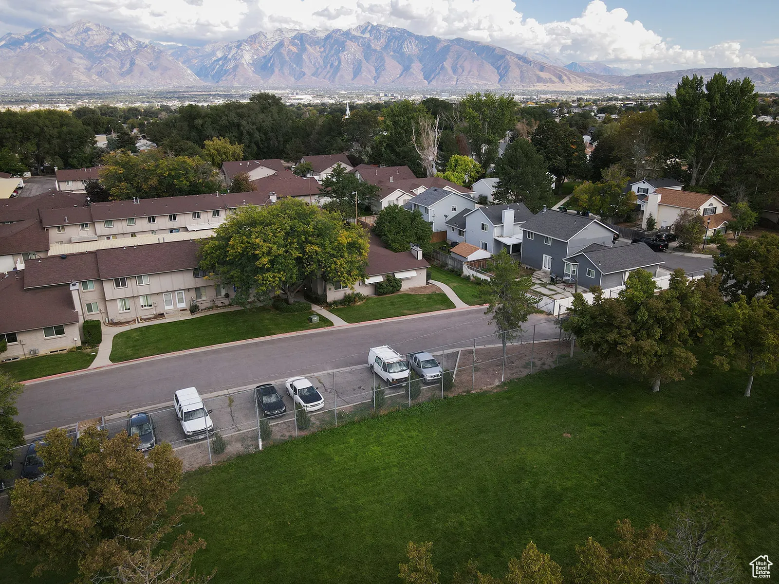 Aerial view of property with Mountain View backdrop