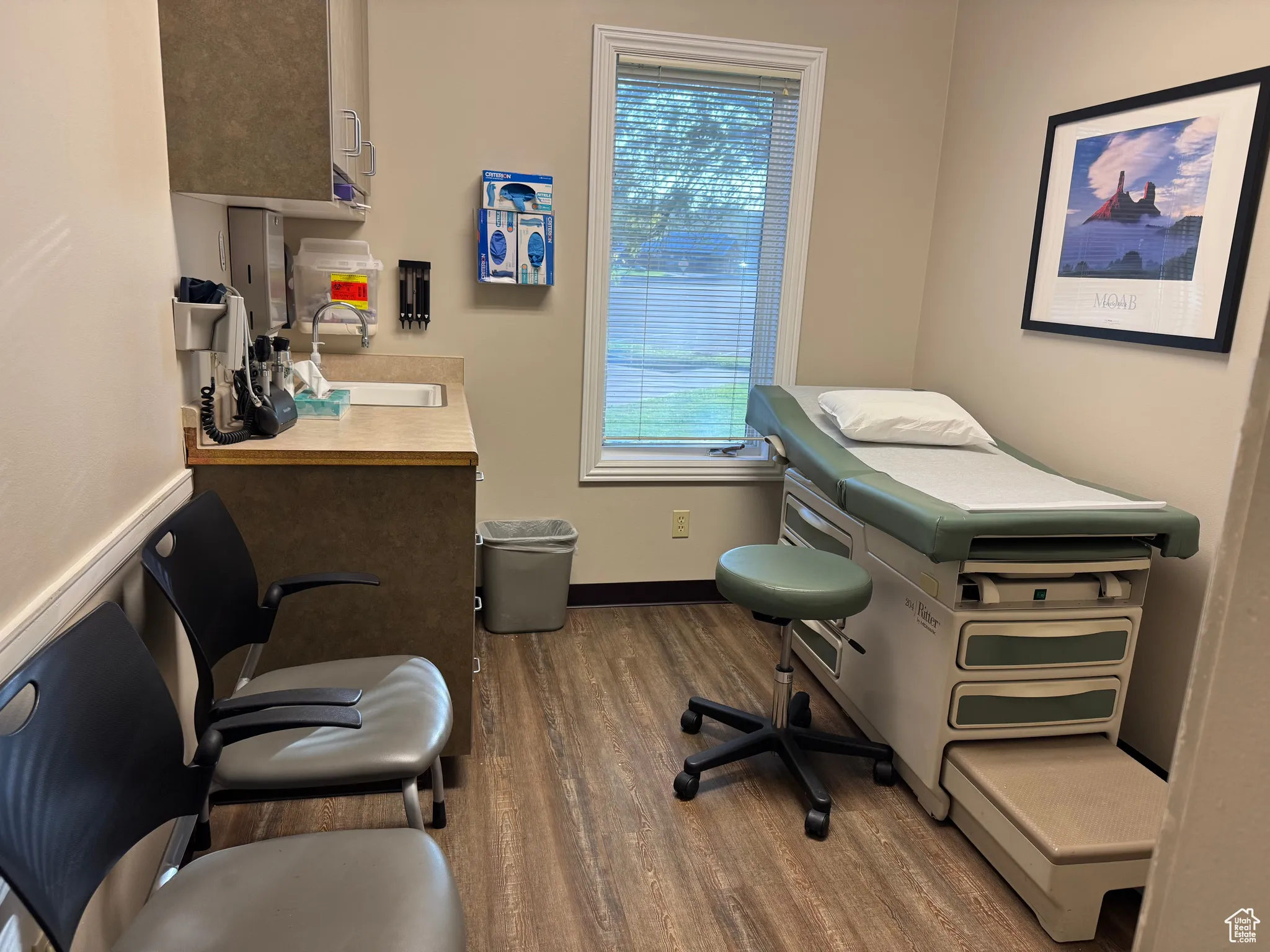 Exam Room w/ Sink