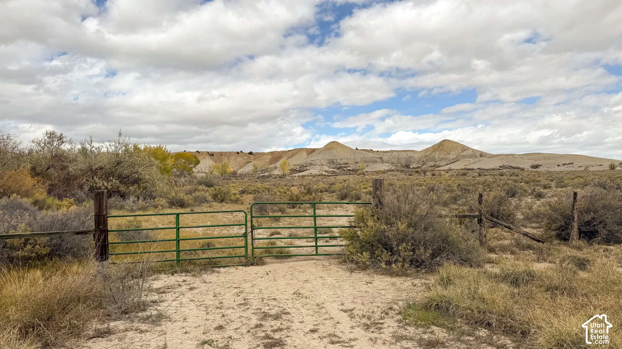 Gate featuring a mountain view