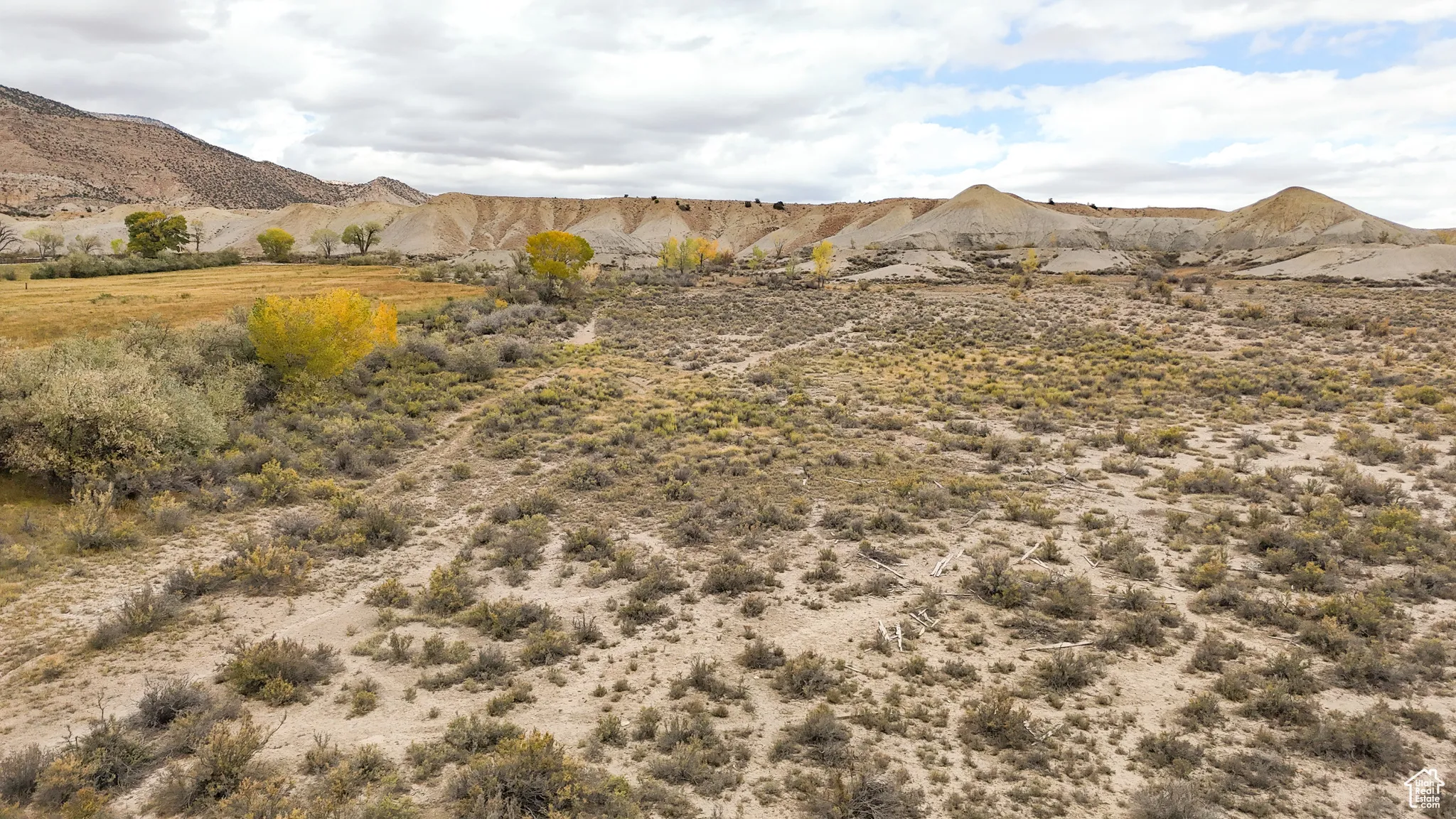 Mountain view with rural landscape and a desert landscape