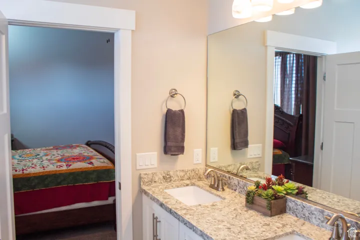 Ensuite bathroom with double vanity