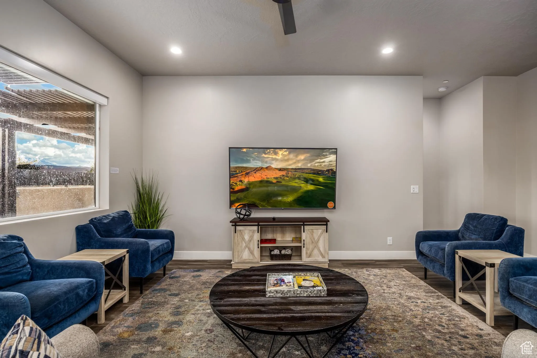 Living area featuring wood finished floors, recessed lighting, and a ceiling fan