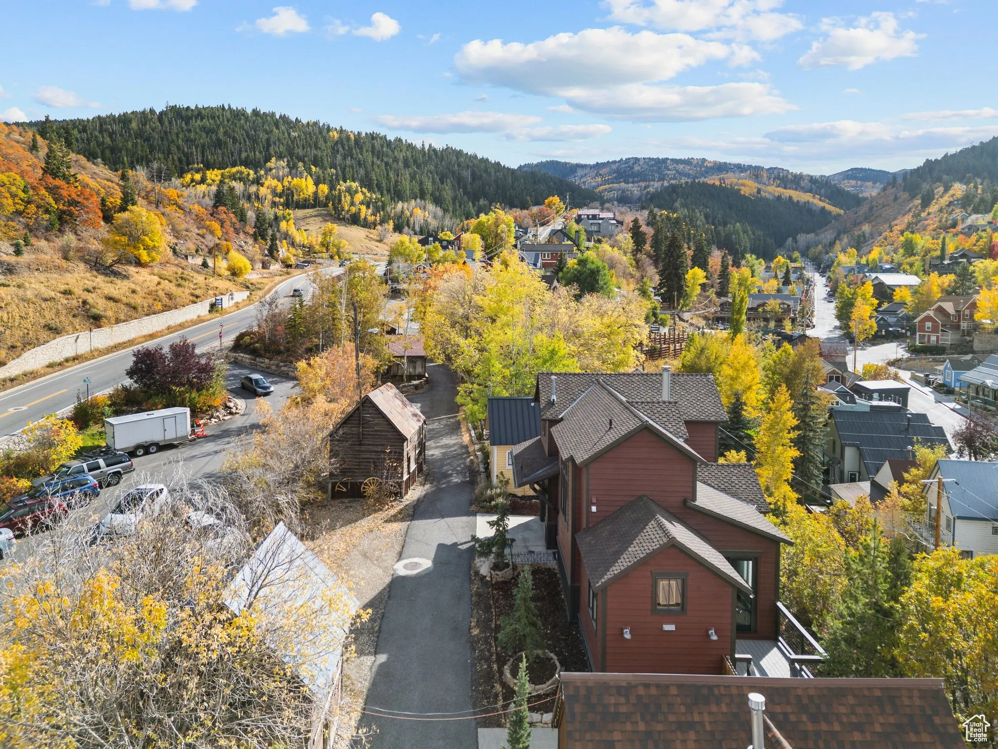 aerial of Sandridge Ave.