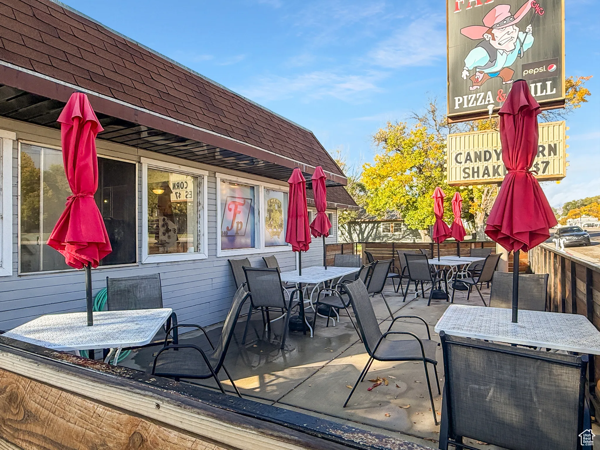 Deck featuring outdoor dining area