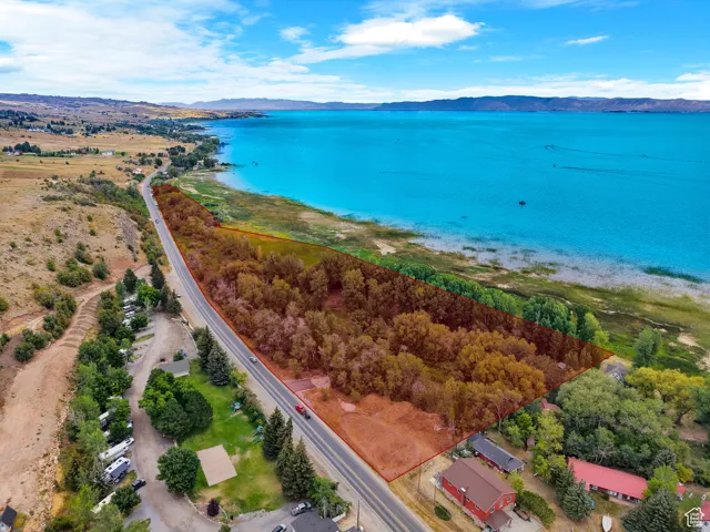 2,138' of Bear Lake shoreline