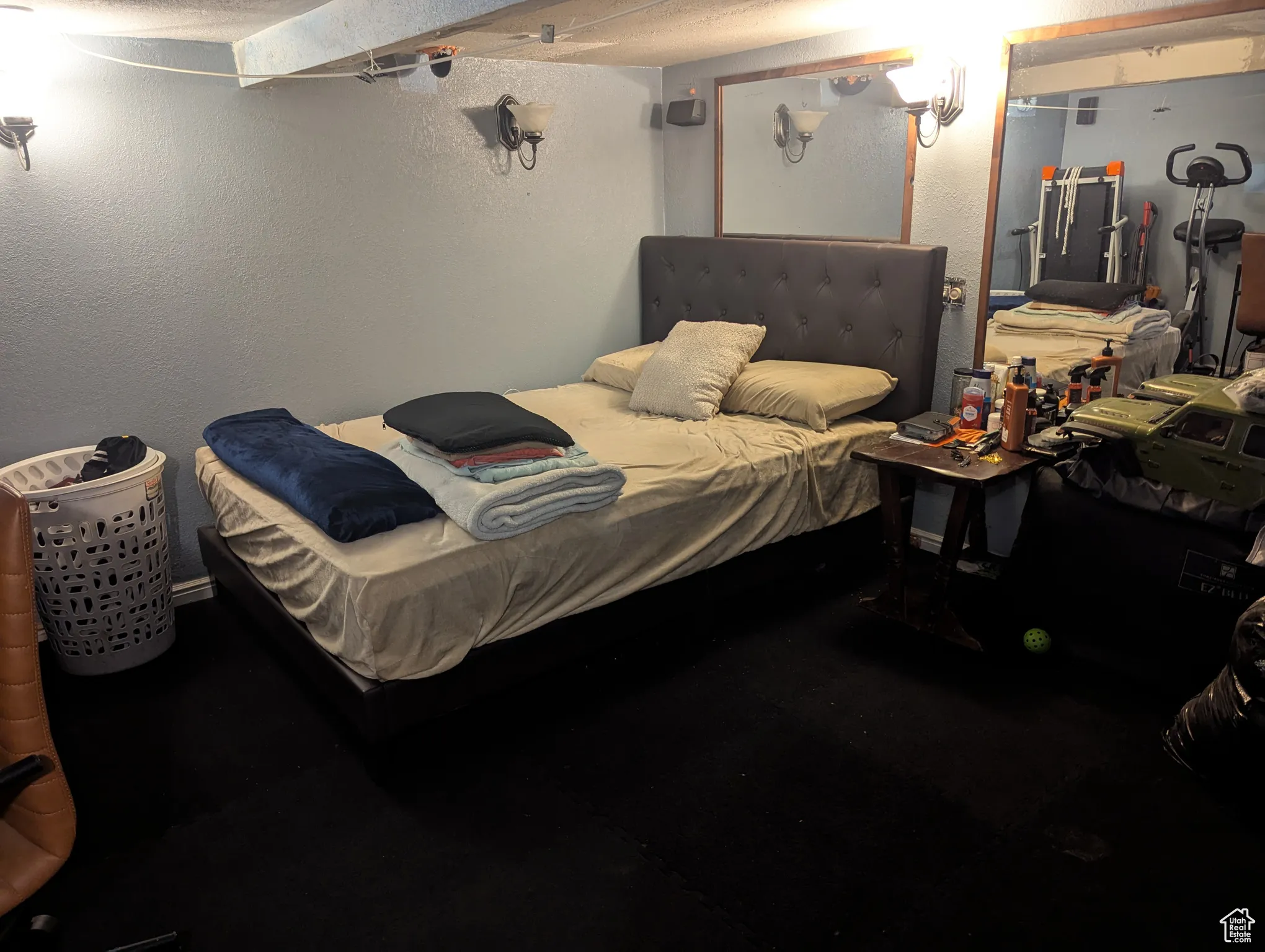 Bedroom with a textured wall