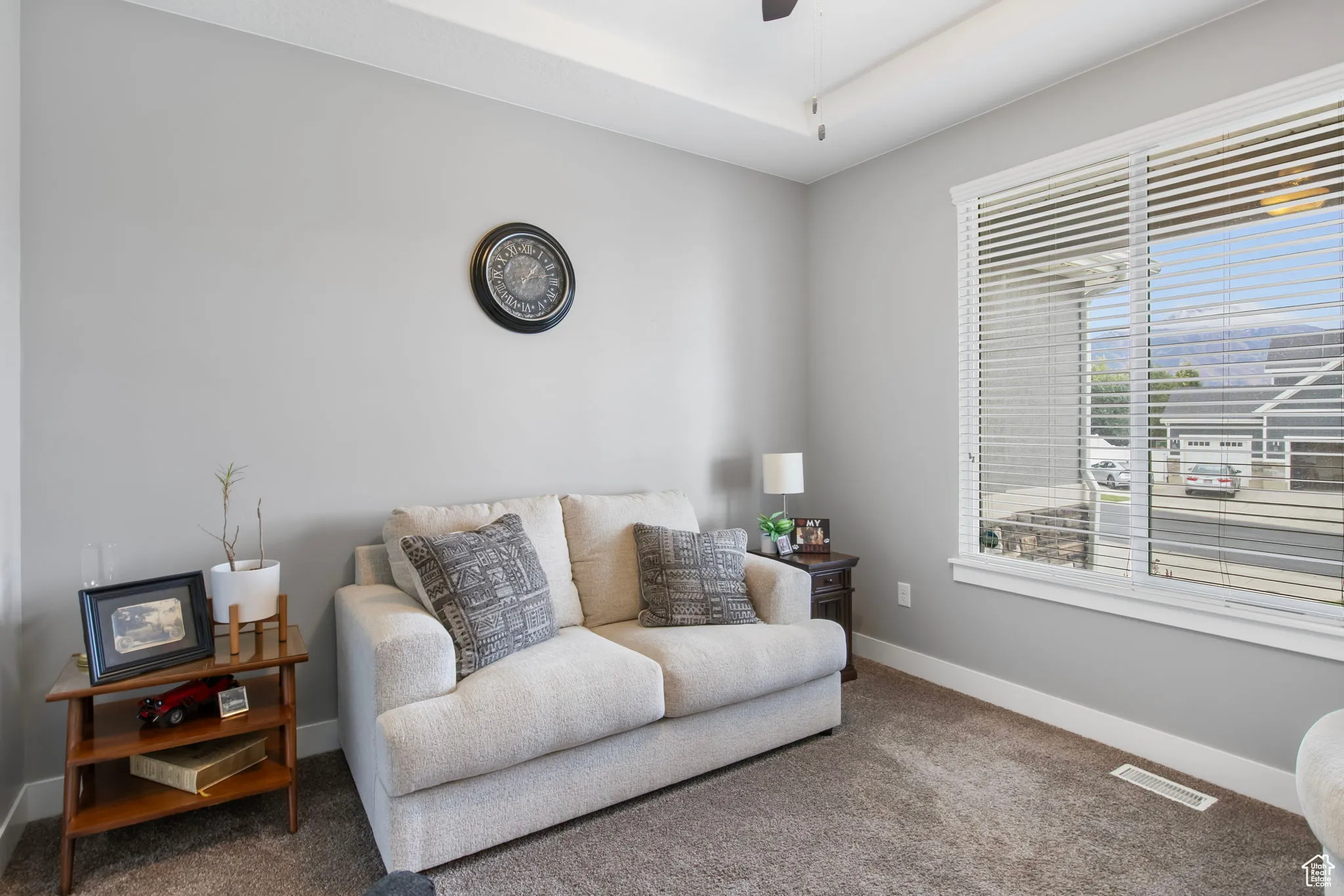 Sitting room featuring carpet and ceiling fan