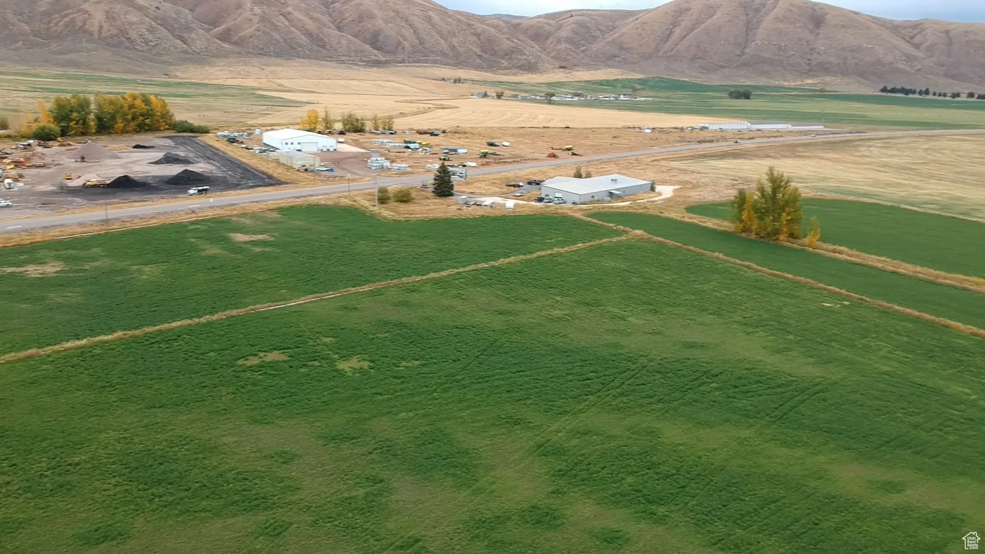 Overview of rural landscape with a mountainous background