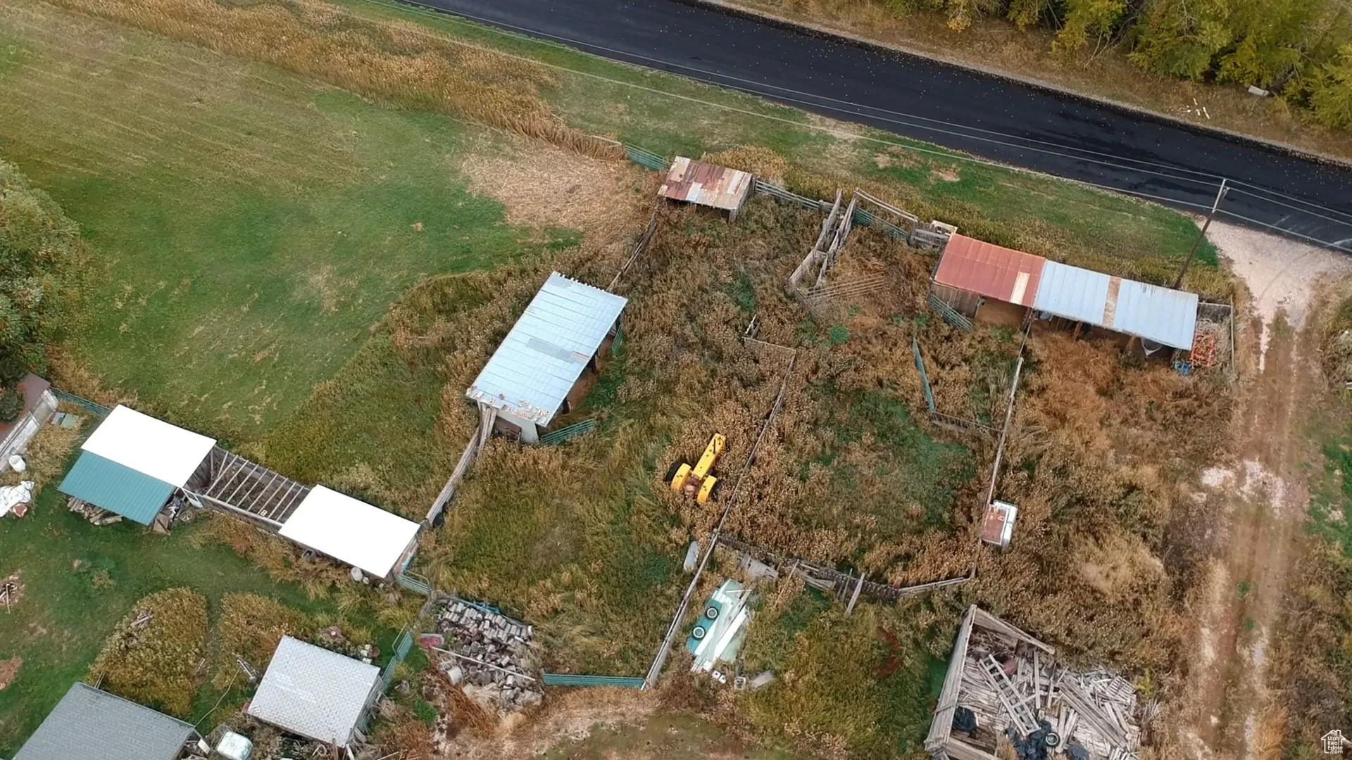 Aerial view of property and surrounding area