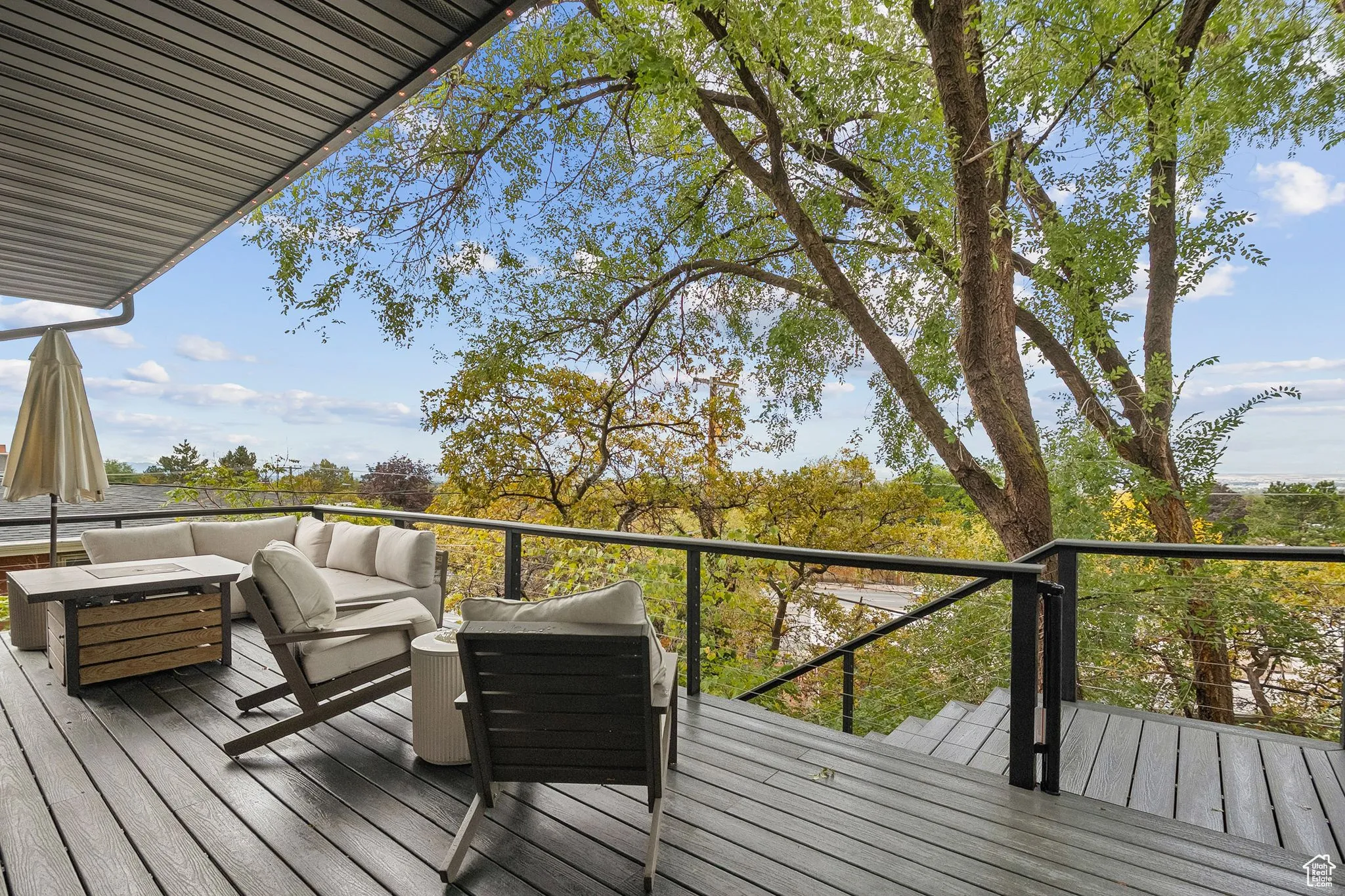 Deck with outdoor lounge area