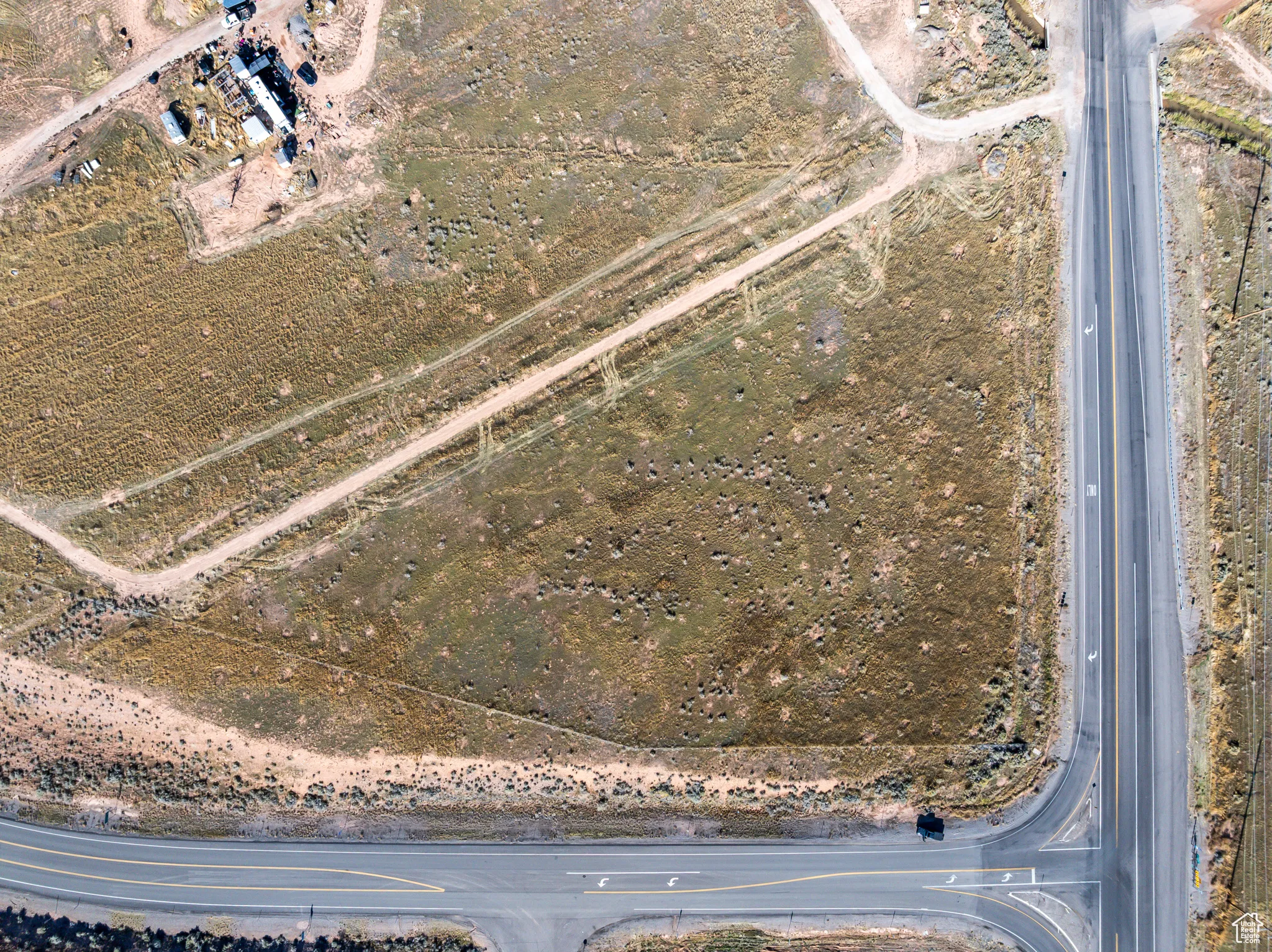 Aerial view of property's location with a main thoroughfare