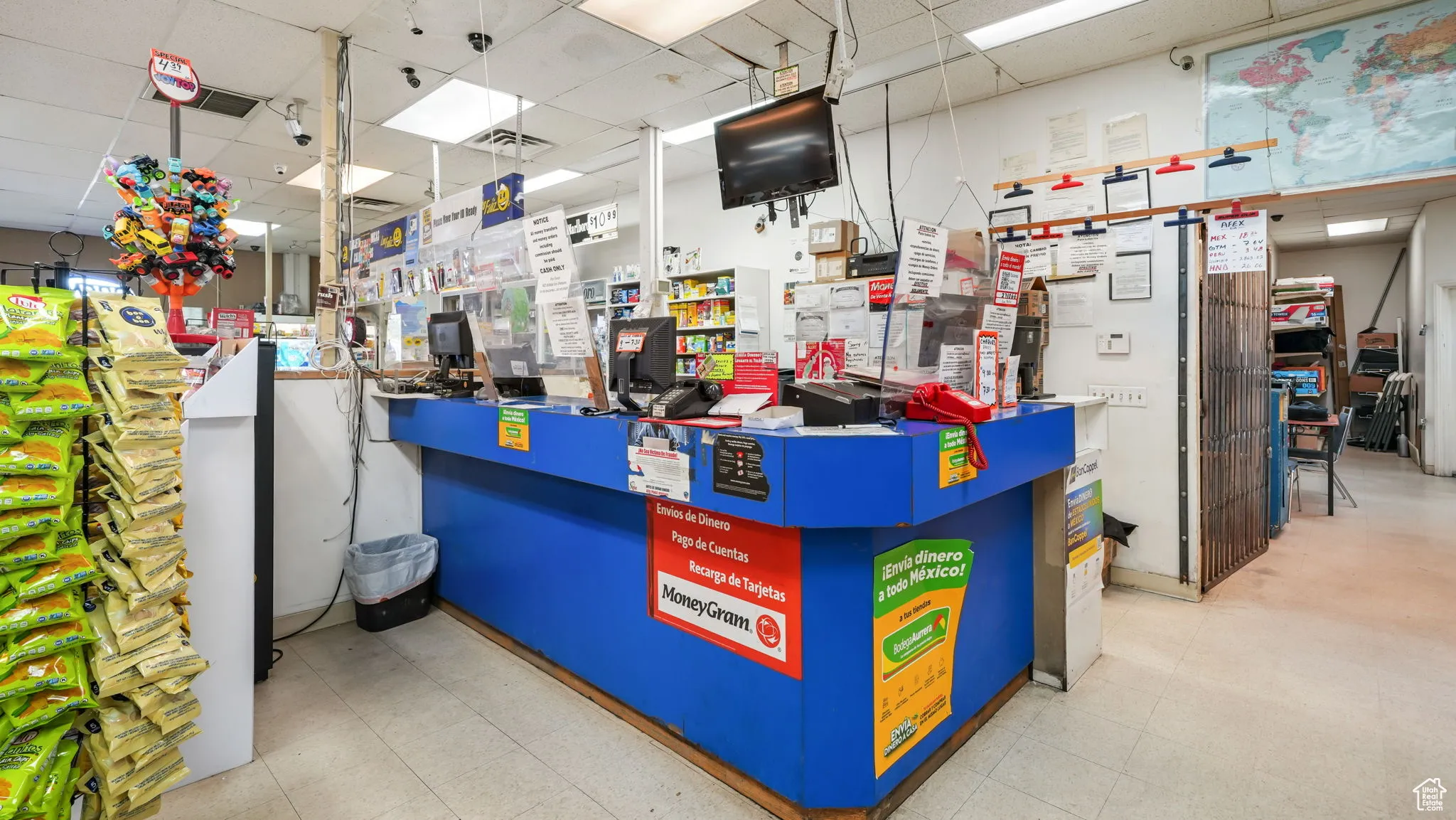 Kitchen featuring a drop ceiling
