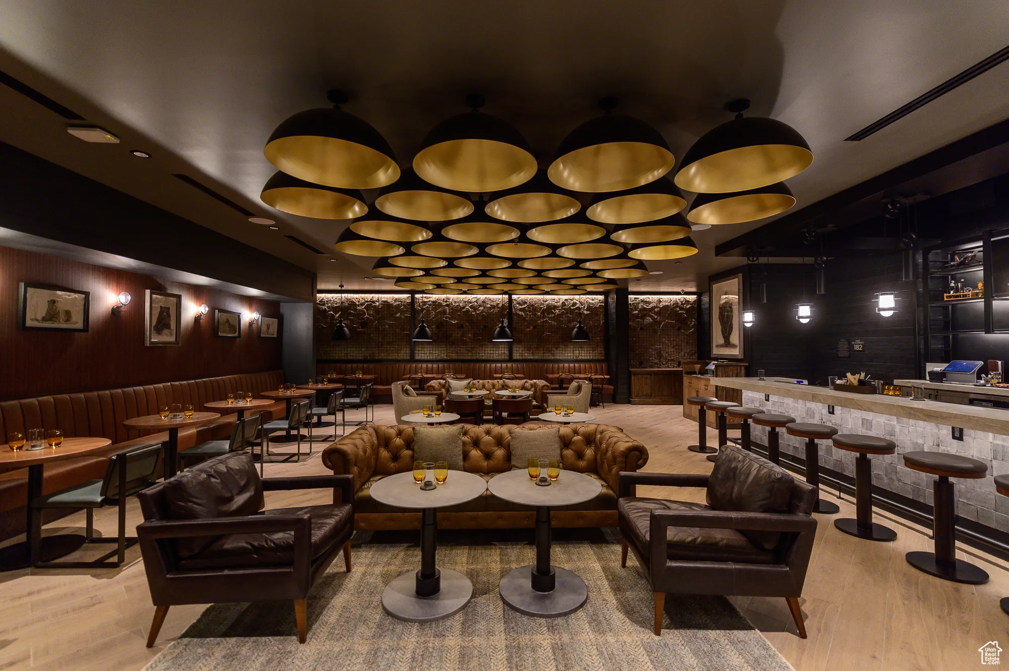 Hidden Ace Bar w/live entertainment