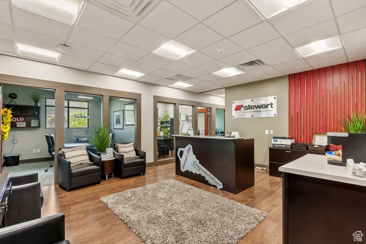 Reception with a drop ceiling