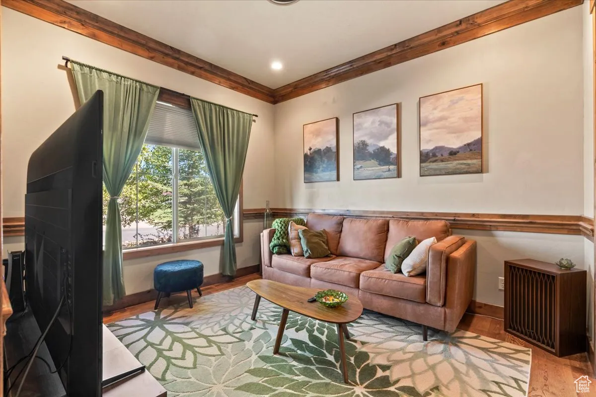 Flexible bedroom, main level with ensuite walk through bathroom.
