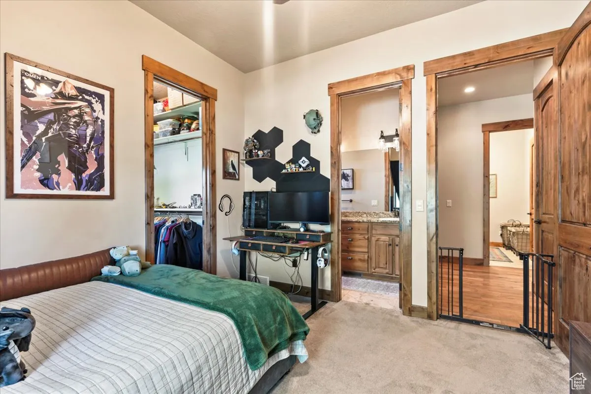 Bedroom with jack & Jill bathroom