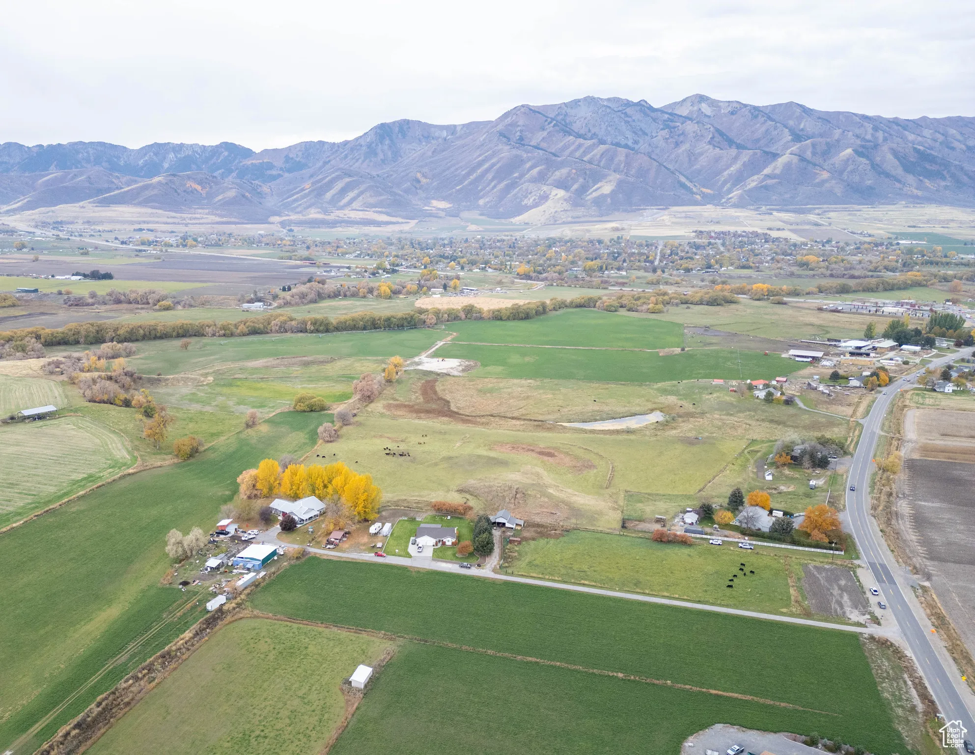 Aerial view of property and surrounding area with mountains