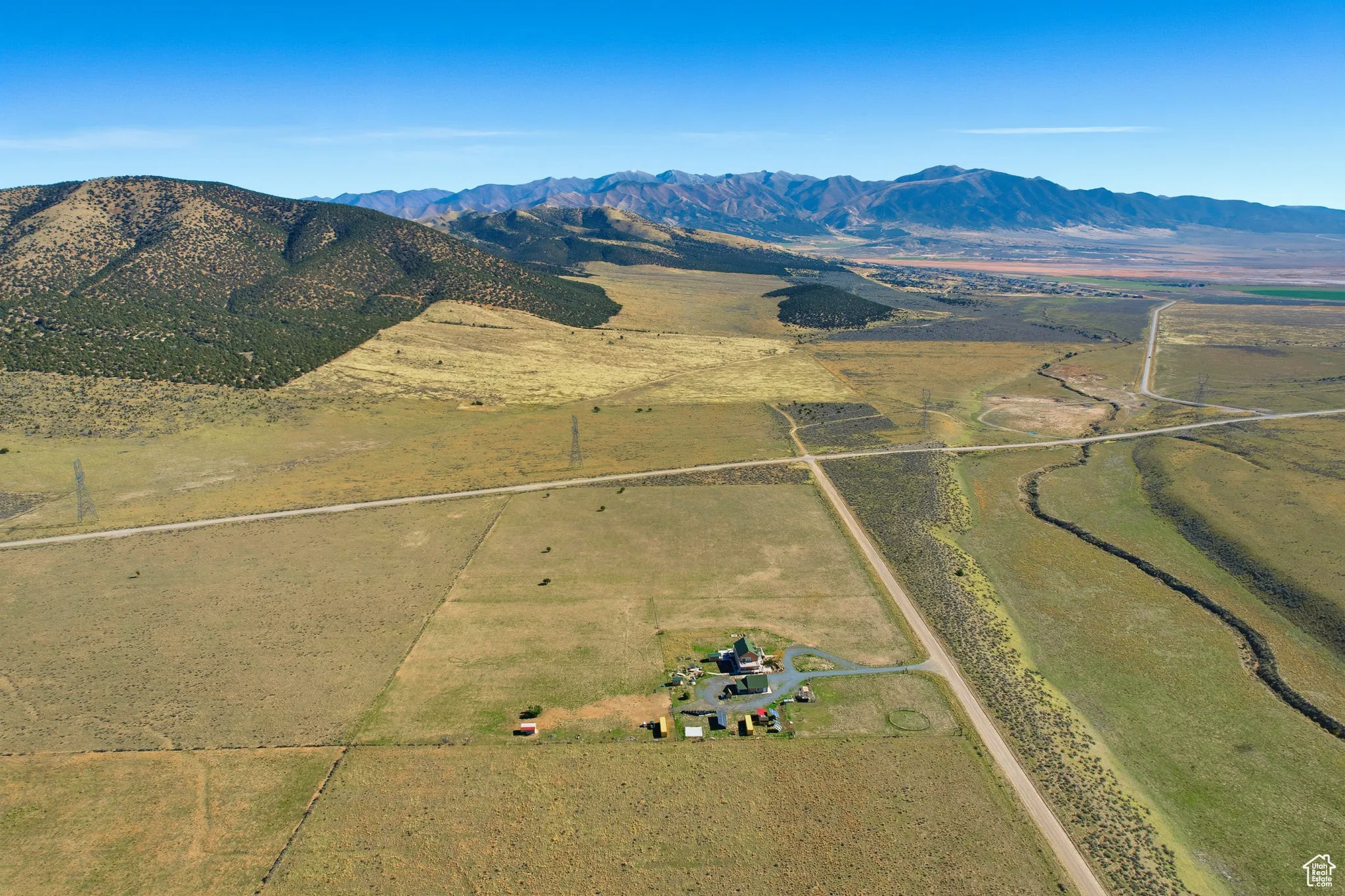 Overview of property featuring a mountain backdrop, east.