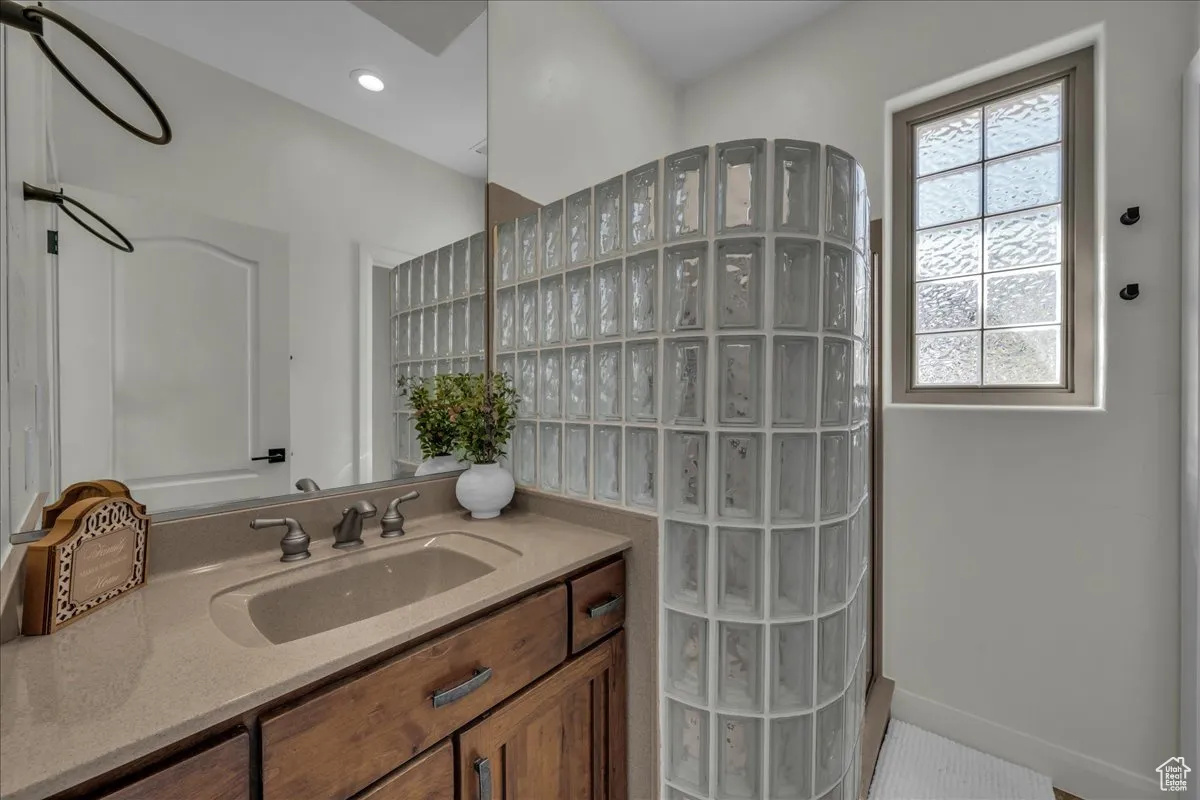 Upstairs en-suite