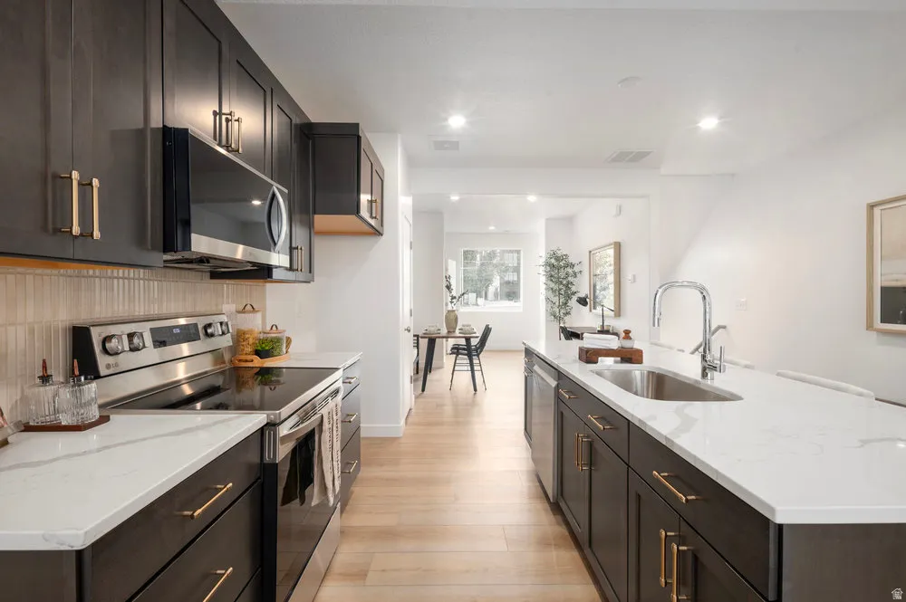 Dinner party, Taco Tuesday, or midnight cookie mission-this kitchen rises to the occasion. *Model