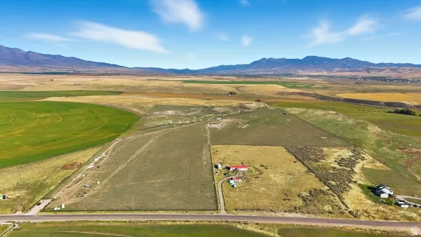 Overview of rural landscape with a mountain backdrop