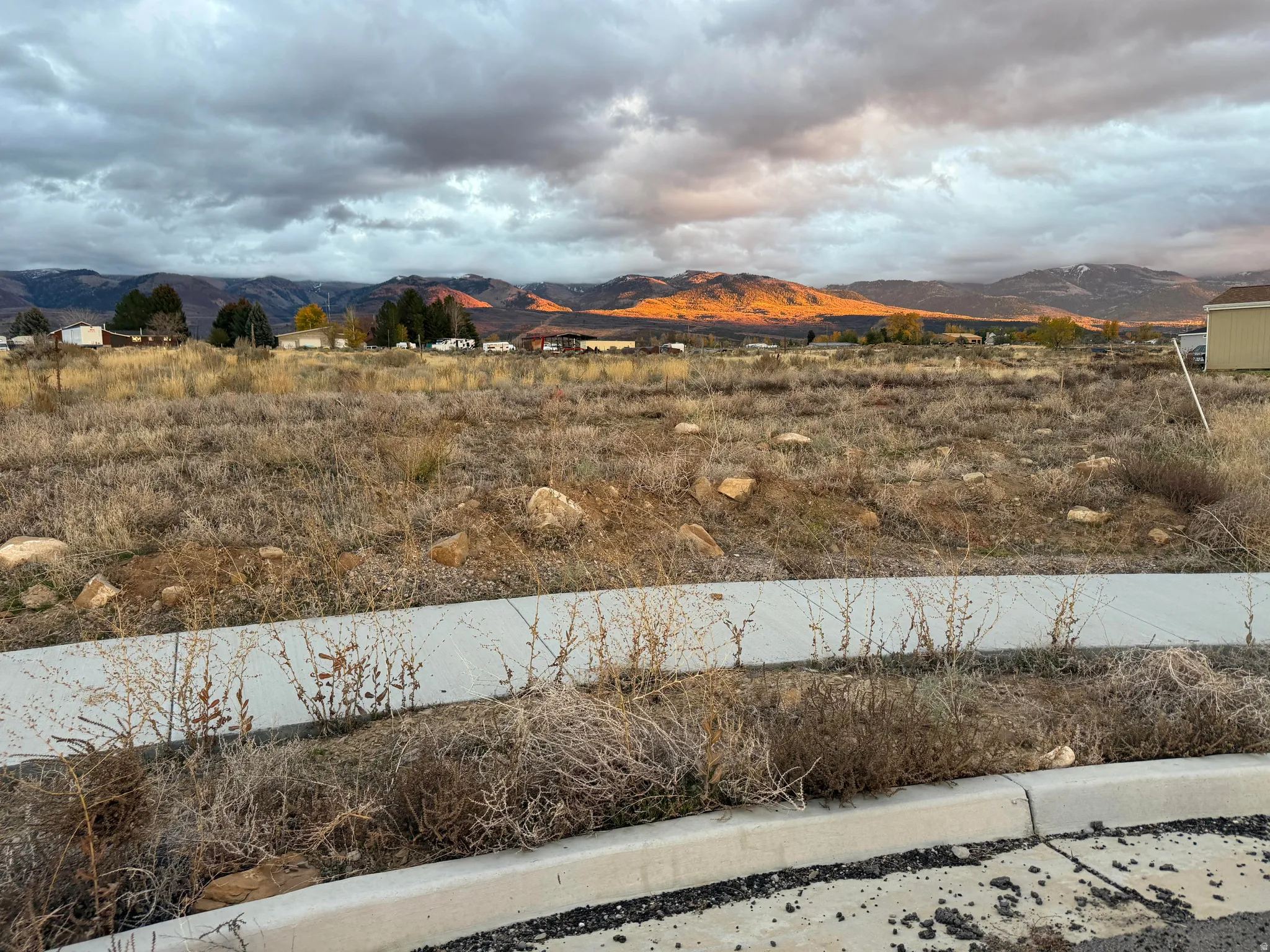 View of yard with a mountain view