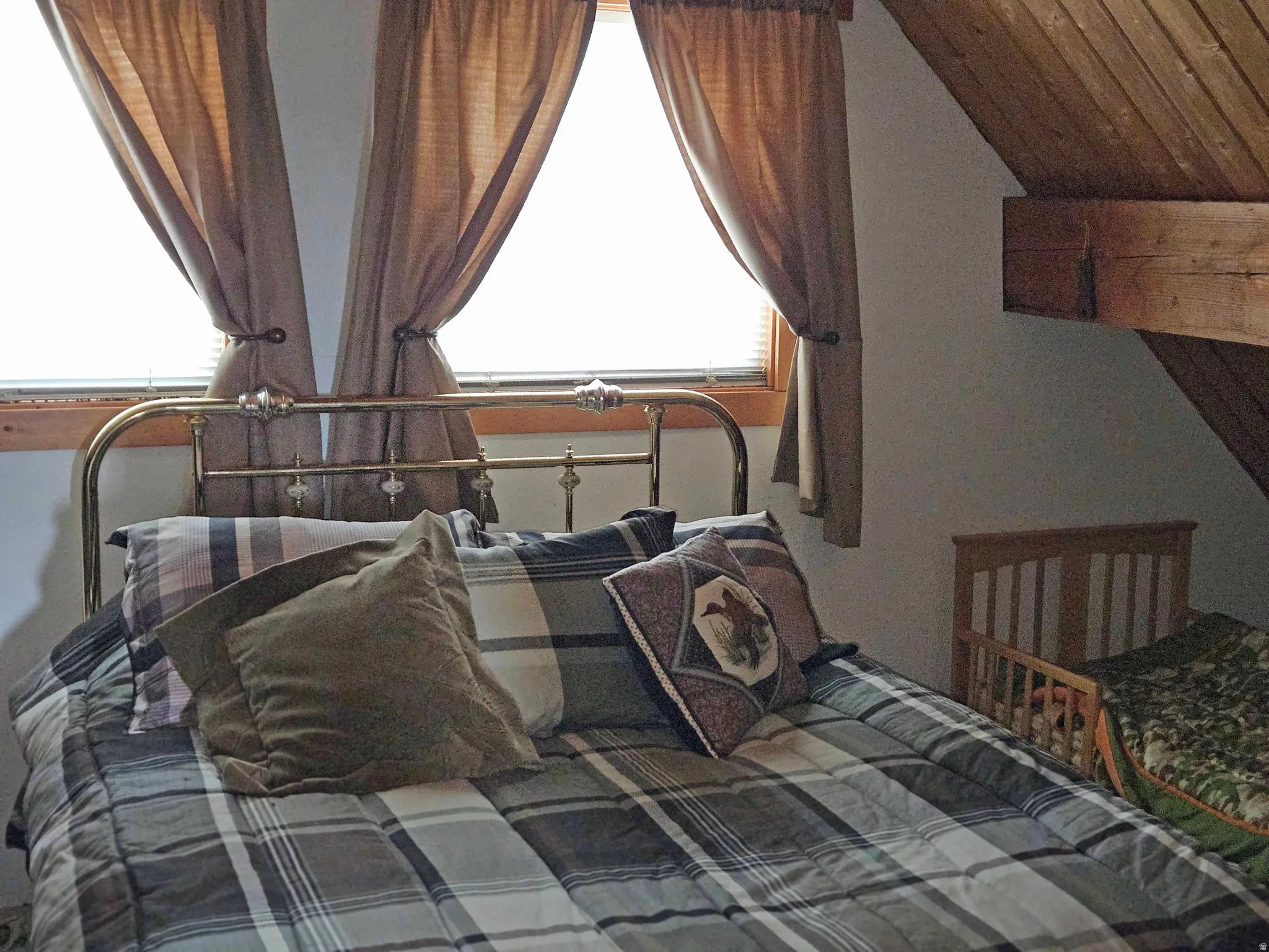 Bedroom with a vaulted wooden ceiling