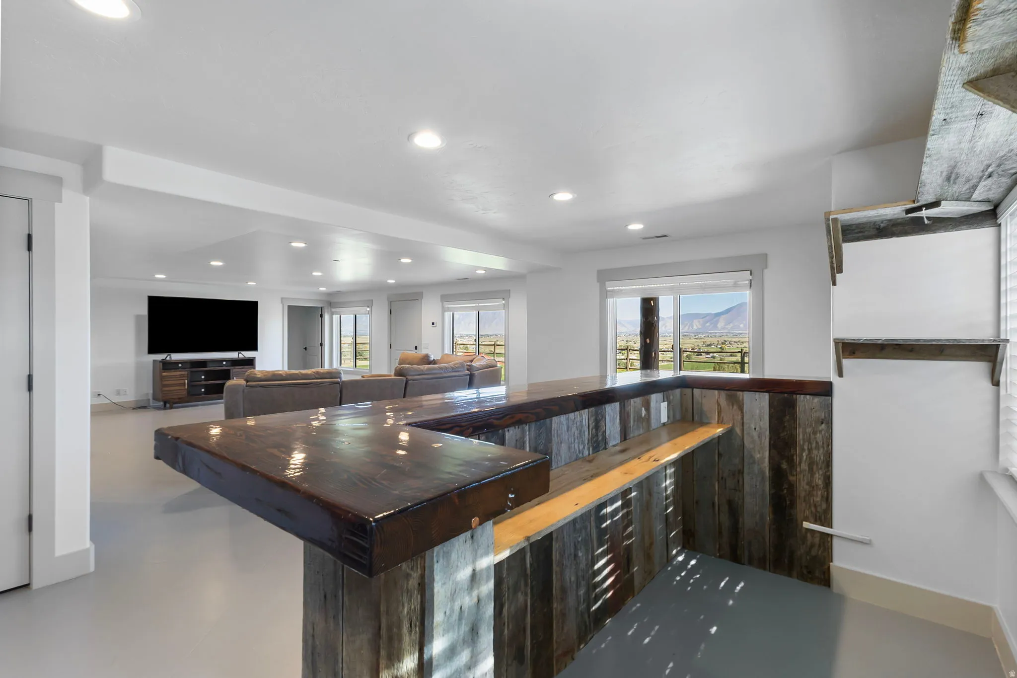 Indoor dry bar