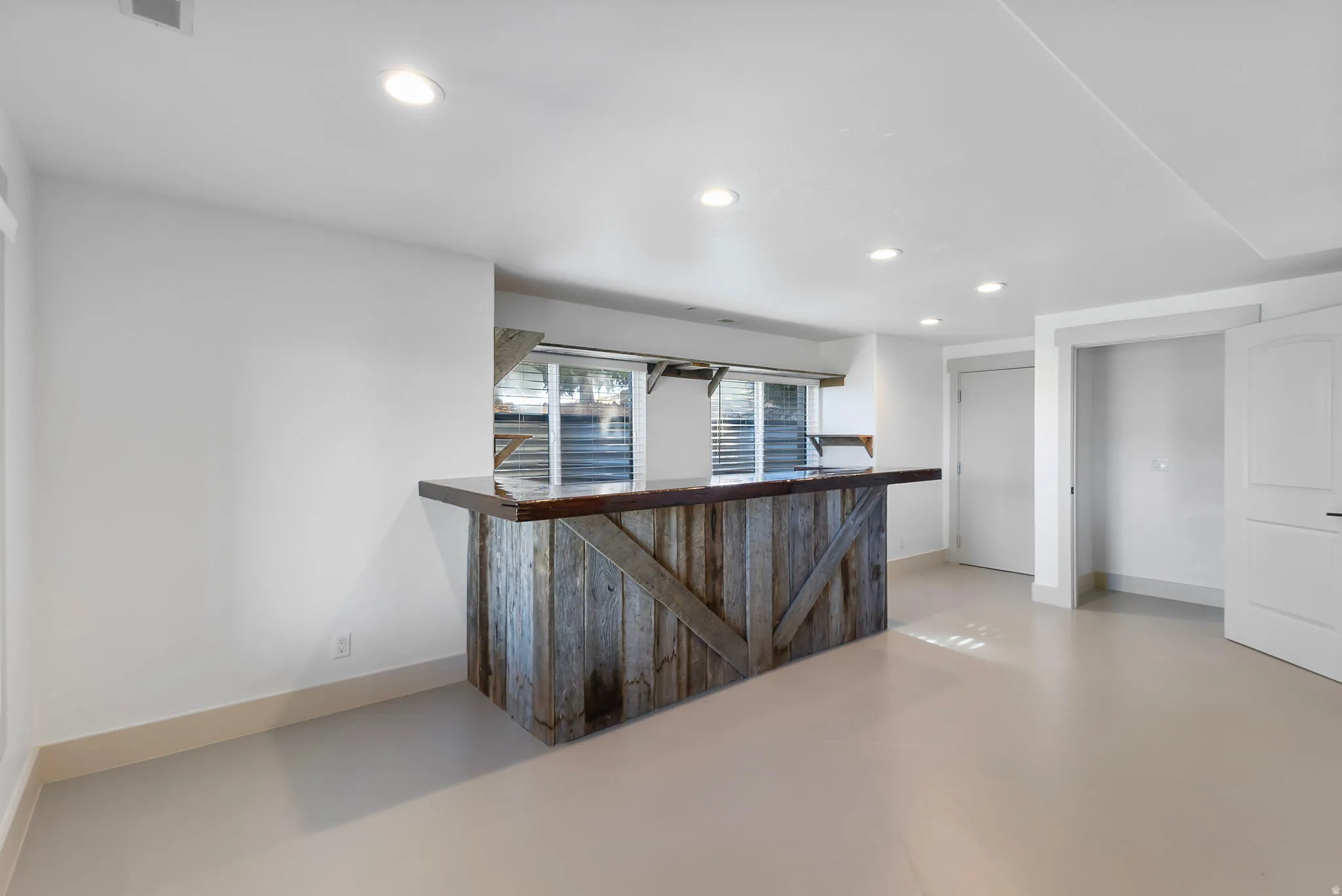 Indoor dry bar