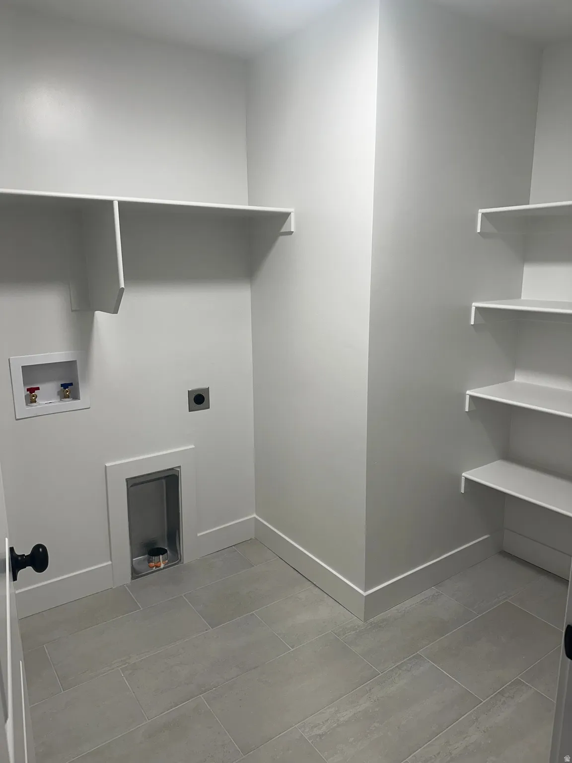 Laundry room with hookup for an electric dryer and hookup for a washing machine
