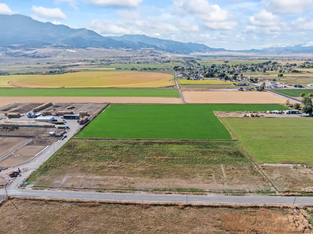 Aerial view of sparsely populated area with mountains