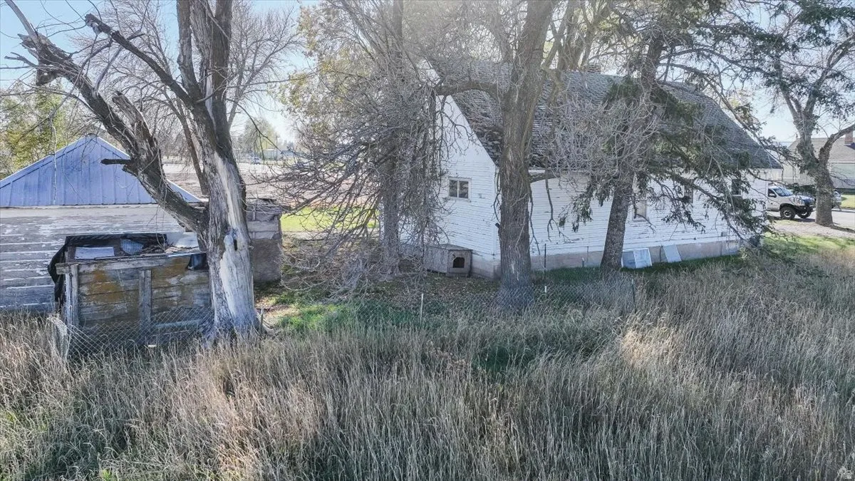 View of side of home