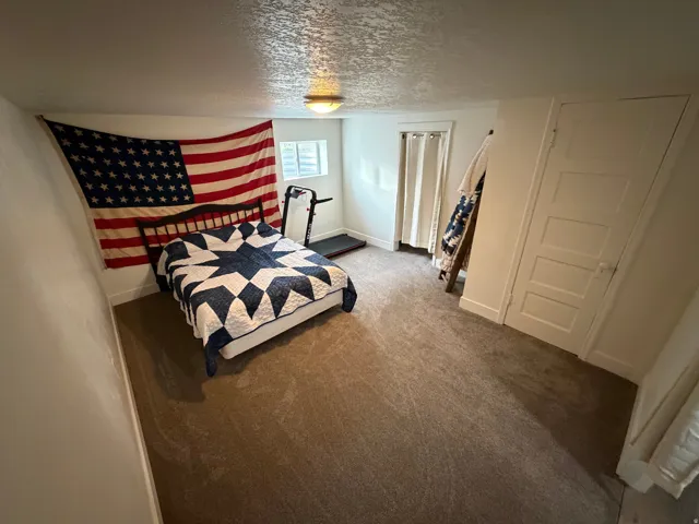 Spacious bedroom.