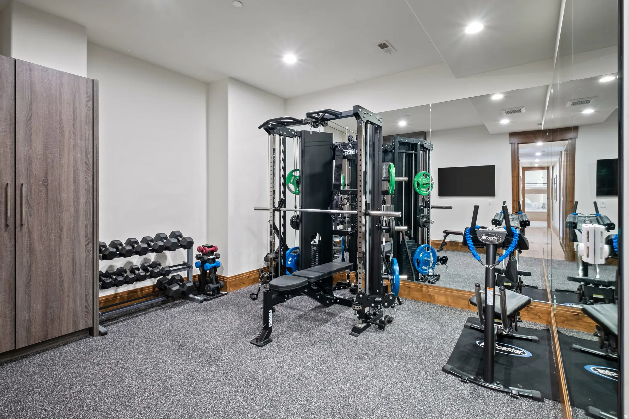 Exercise room featuring recessed lighting